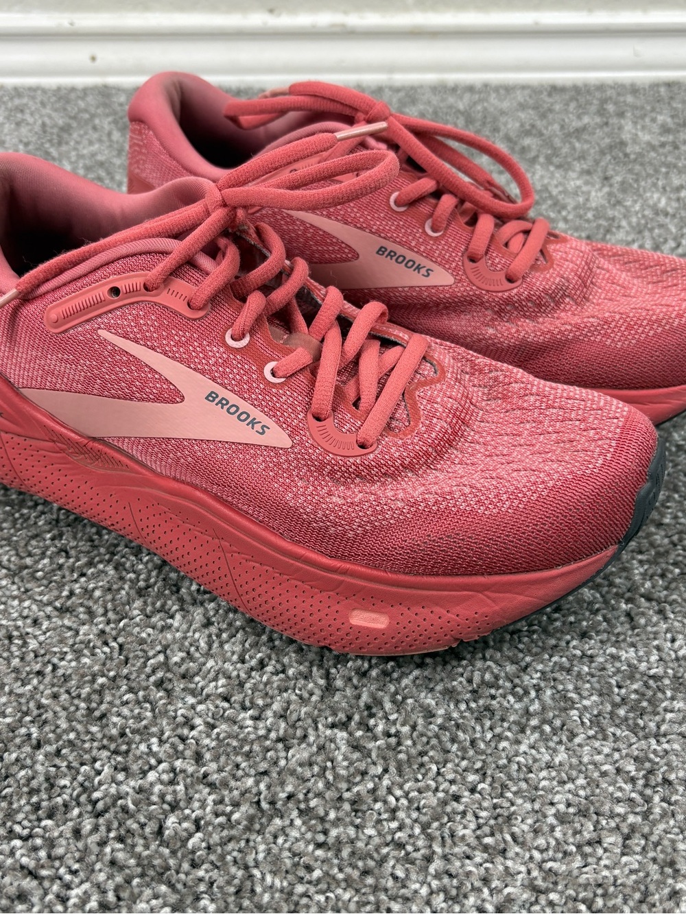 Brooks Ghost Max Womens 7.5 B Faded Rose Cushion Running Sneakers